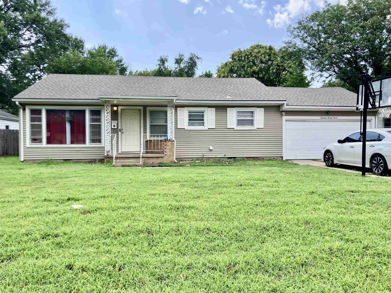 1927 Chautauqua Ave - Photo 1