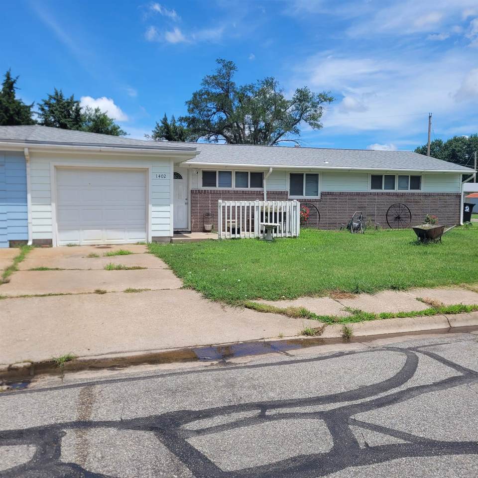 1402 Glenshire St - Photo 1