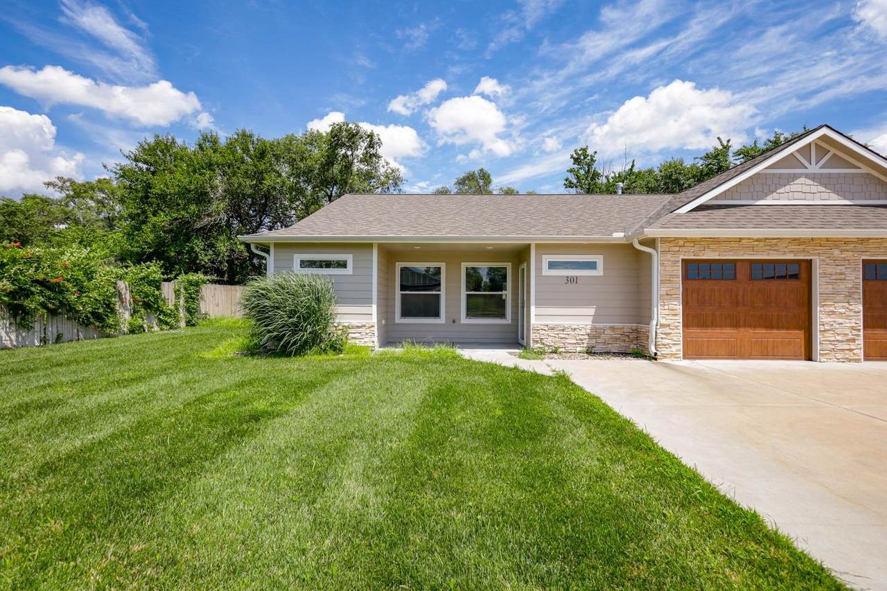 320 Warren - Photo 1