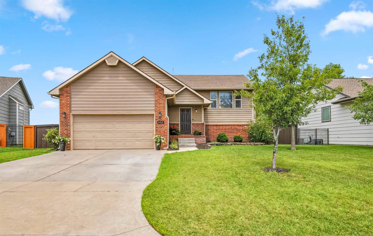 802 Slate St - Photo 1