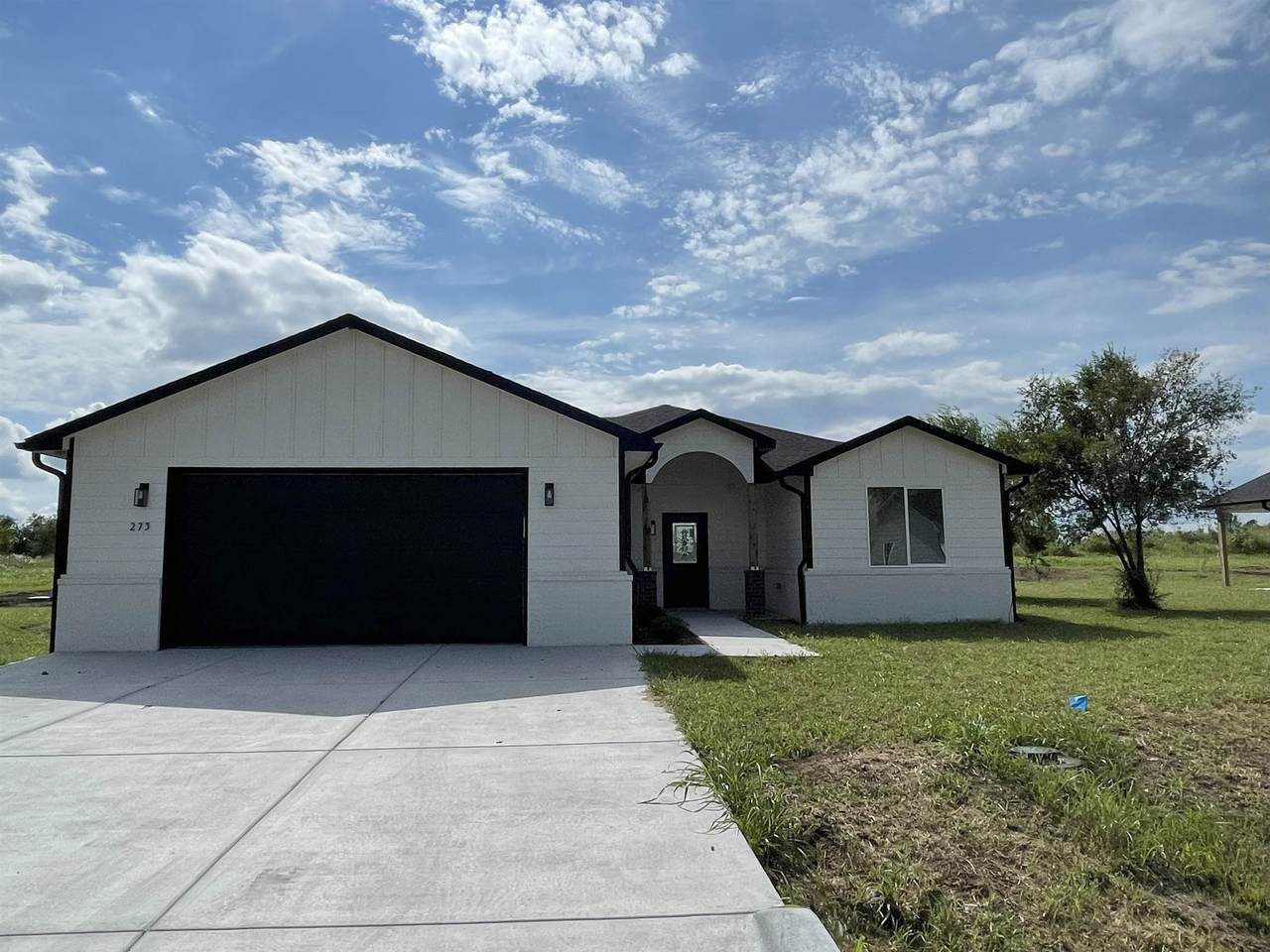 273 Sycamore Dr - Photo 1