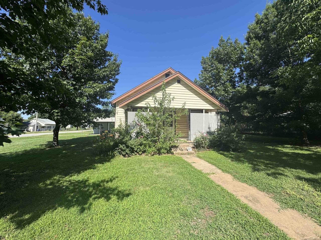 403 Elm St - Photo 1