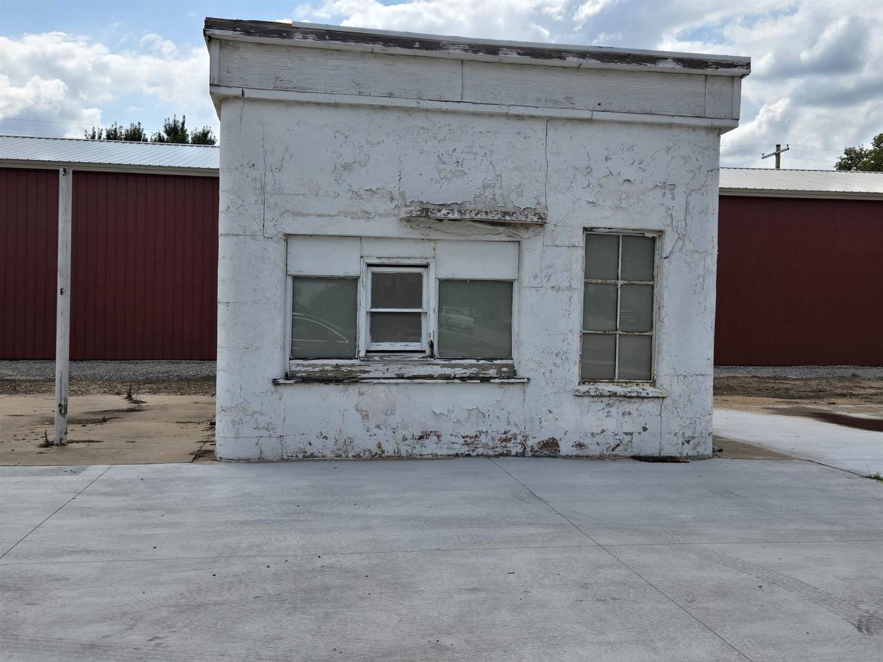 1501 Summit St - Photo 1