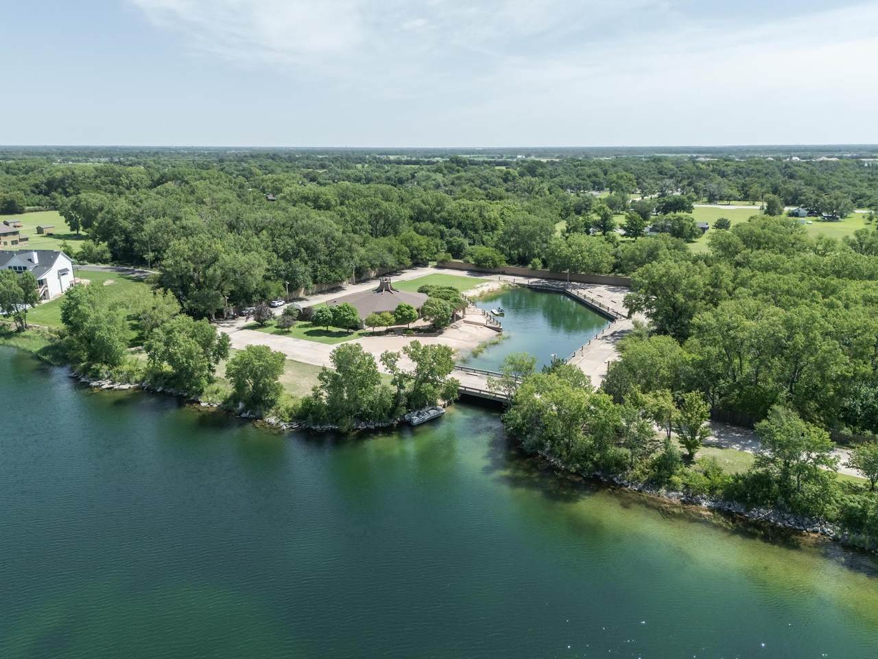 7610 45th St N - Photo 1