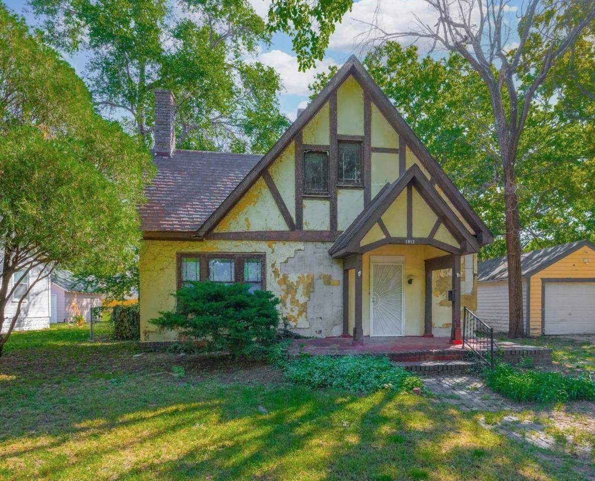 1912 Park Pl - Photo 1