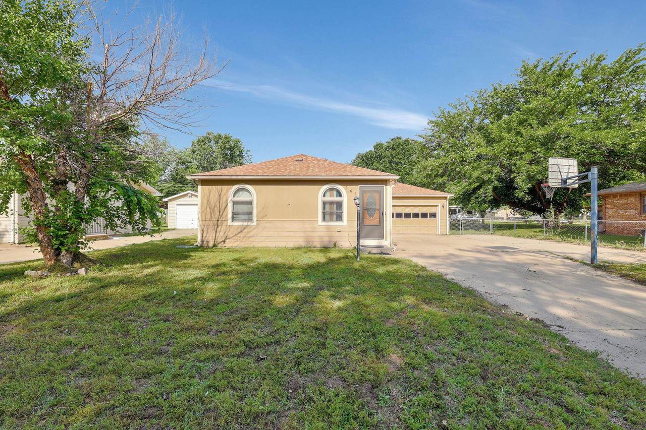 141 Tracy St - Photo 1