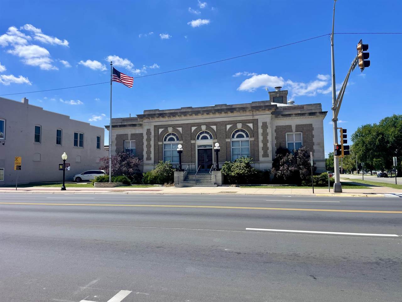 725 Main St - Photo 1