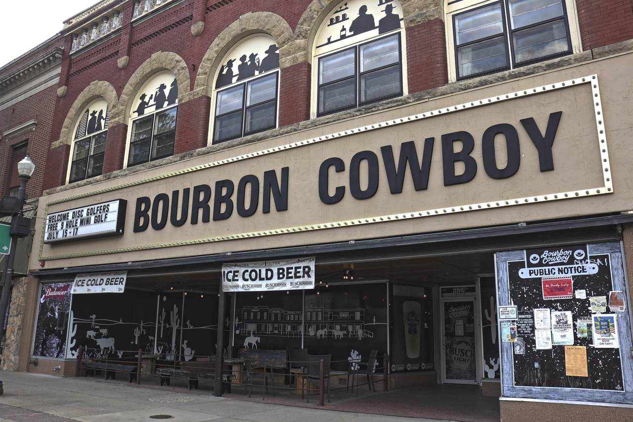 605 Commercial St - Photo 1