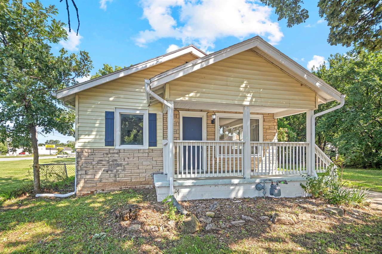 1344 Kansas Ave - Photo 1