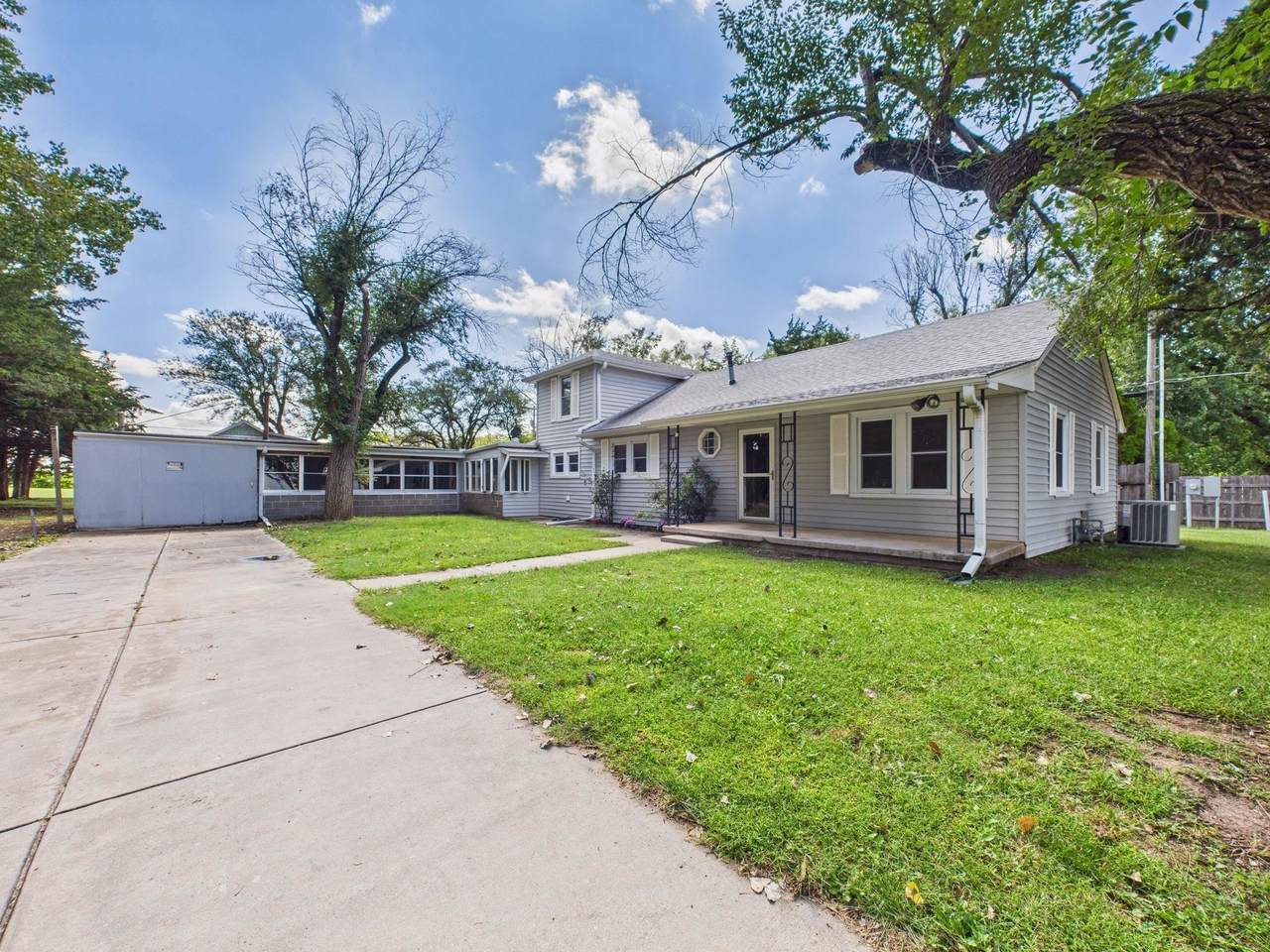 1202 Walnut St - Photo 1