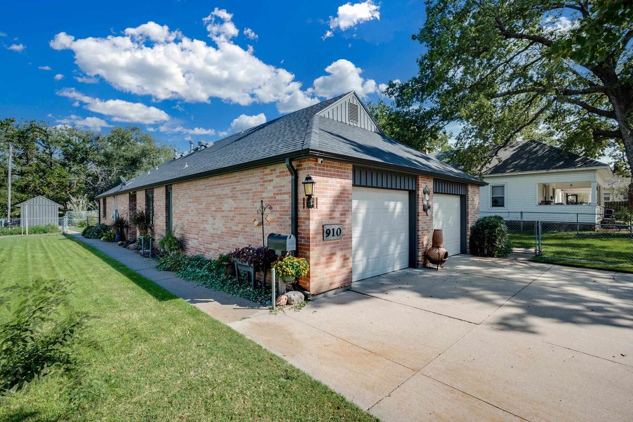 910 Walnut St - Photo 1