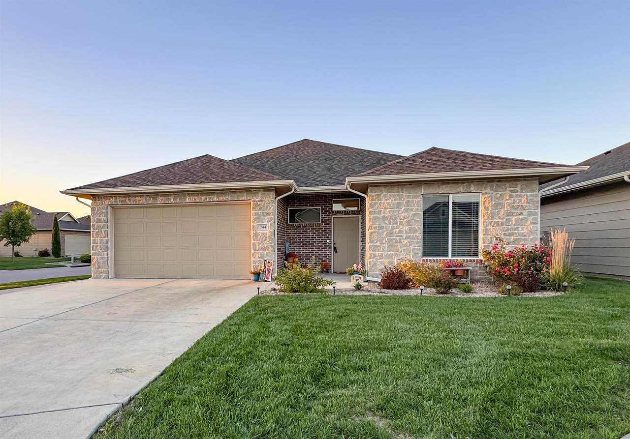 744 Thornton Ct. - Photo 1