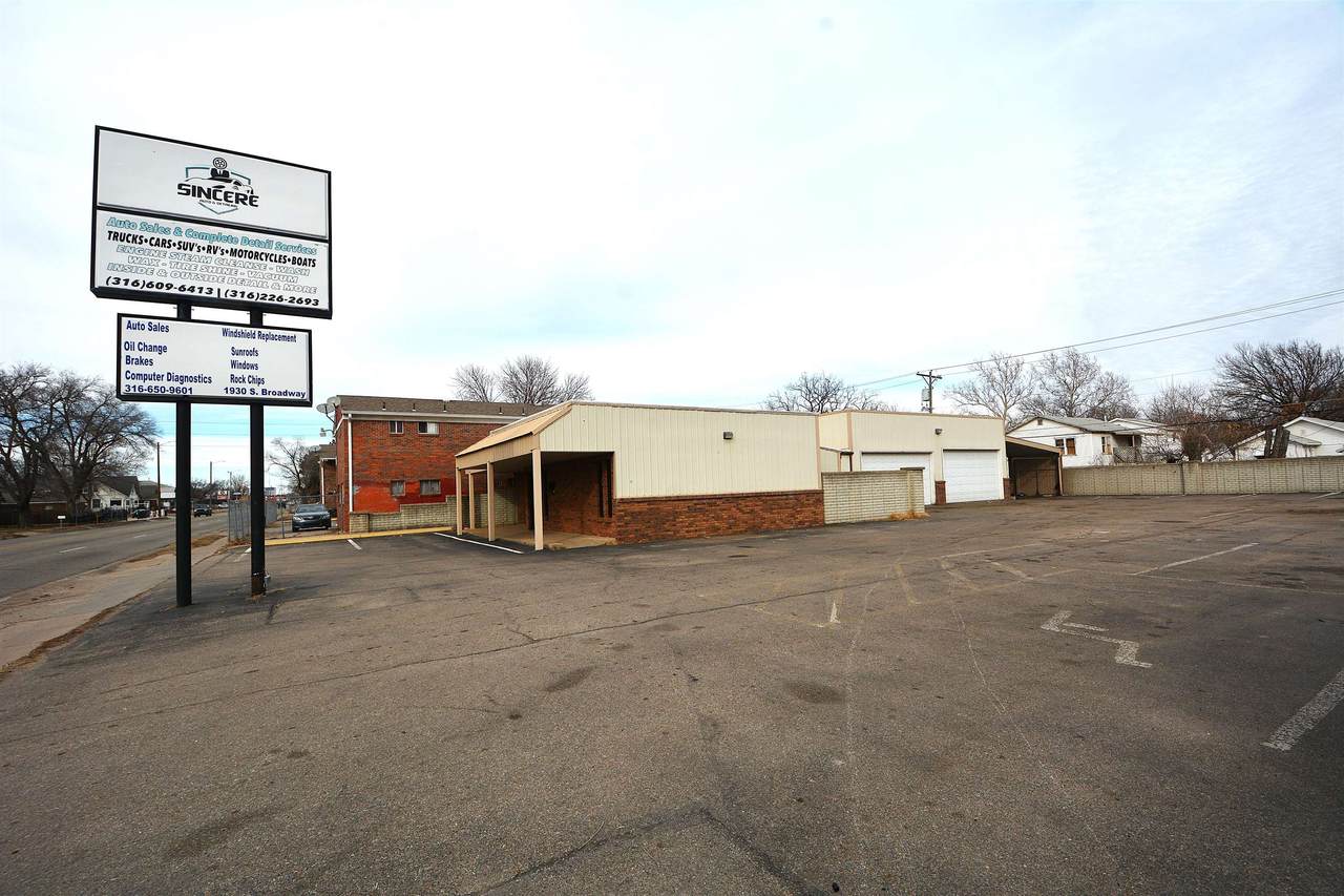 1930 Broadway Ave - Photo 1