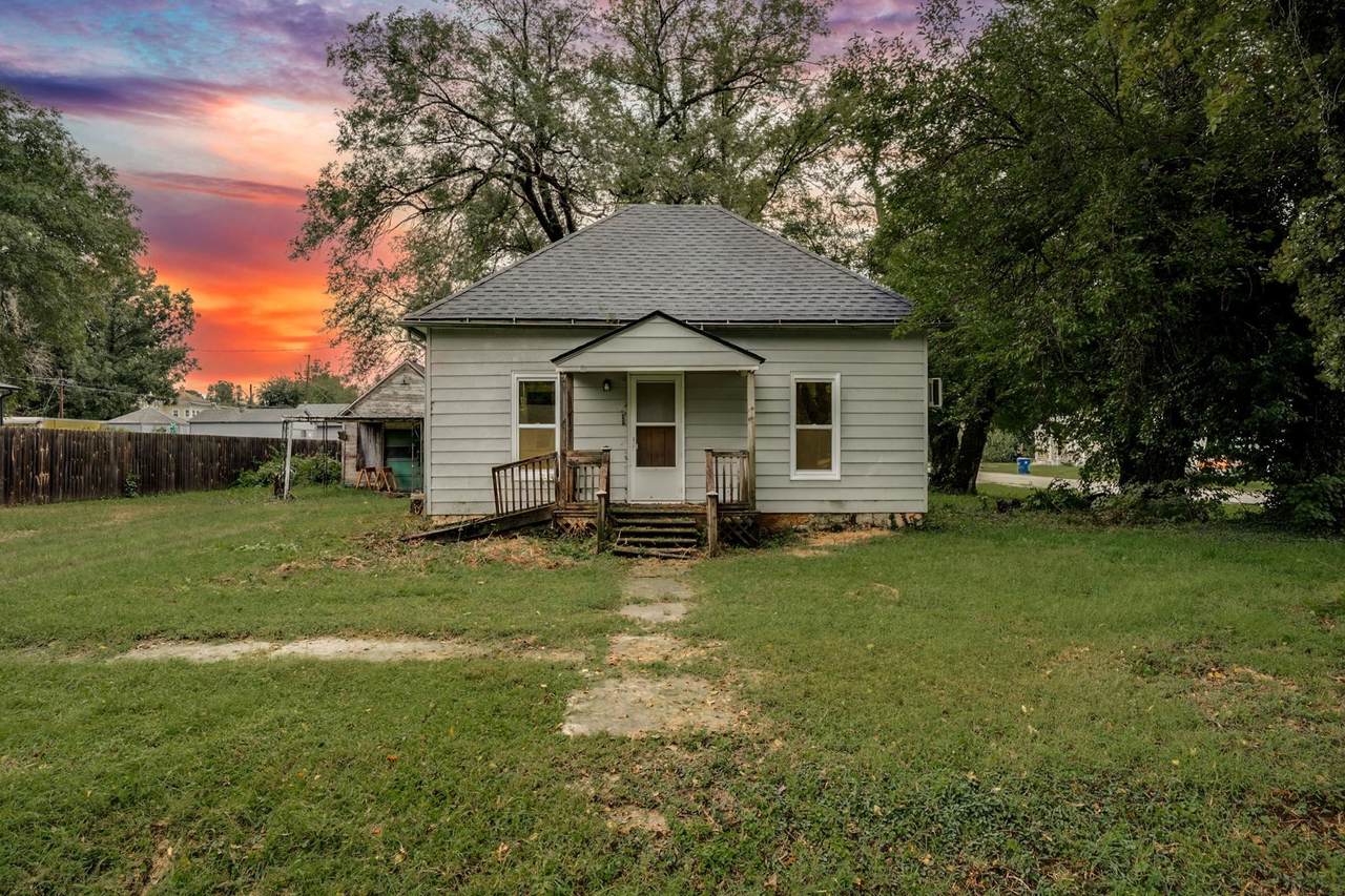 317 6th Ave - Photo 1