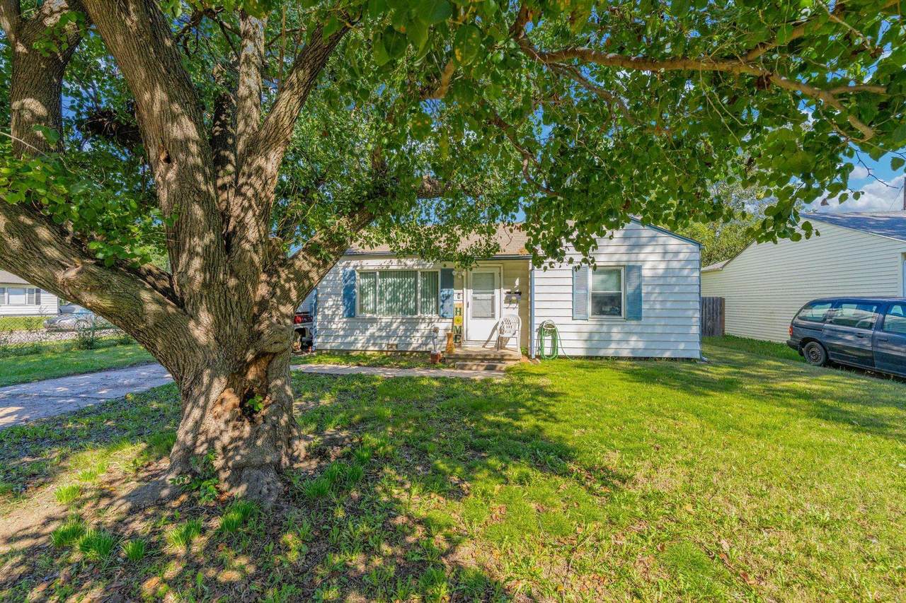 2730 Merton St - Photo 1