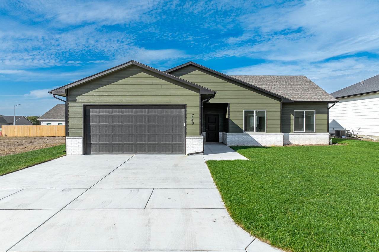 720 Elmwood St - Photo 1