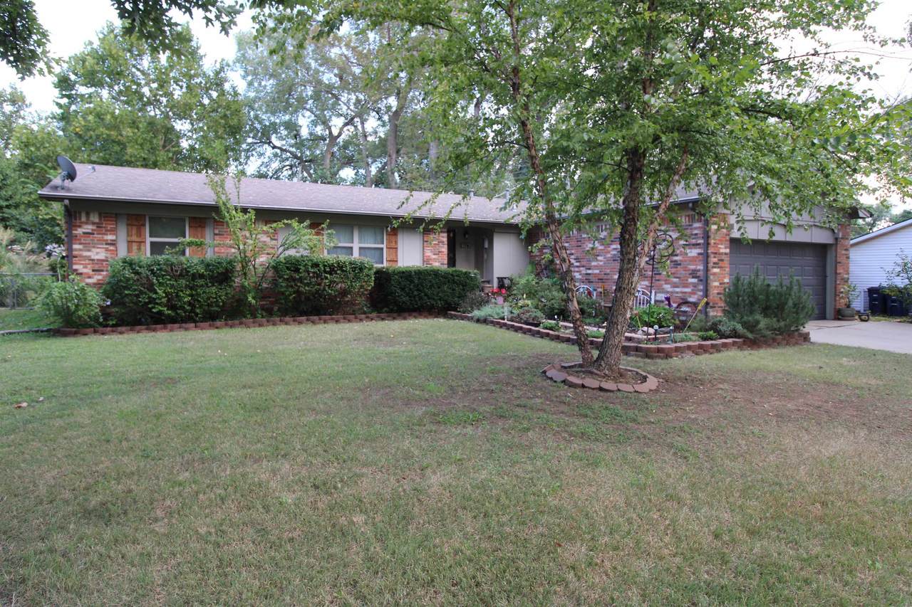 219 Warren Rd - Photo 1