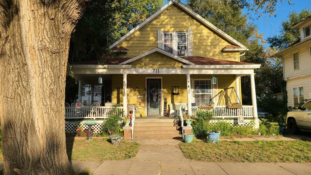 711 Washington Ave - Photo 1