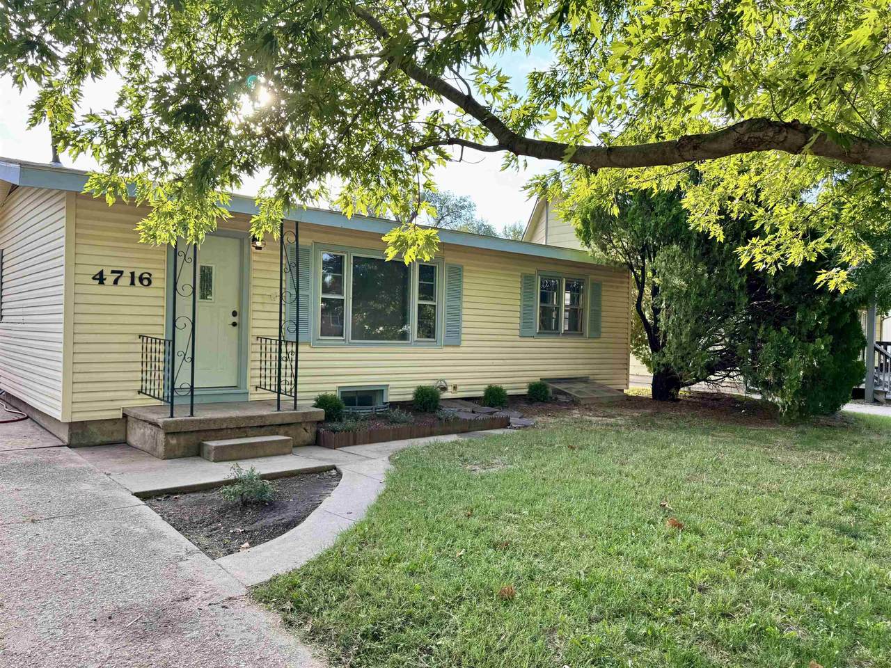 4716 Millwood Ave - Photo 1