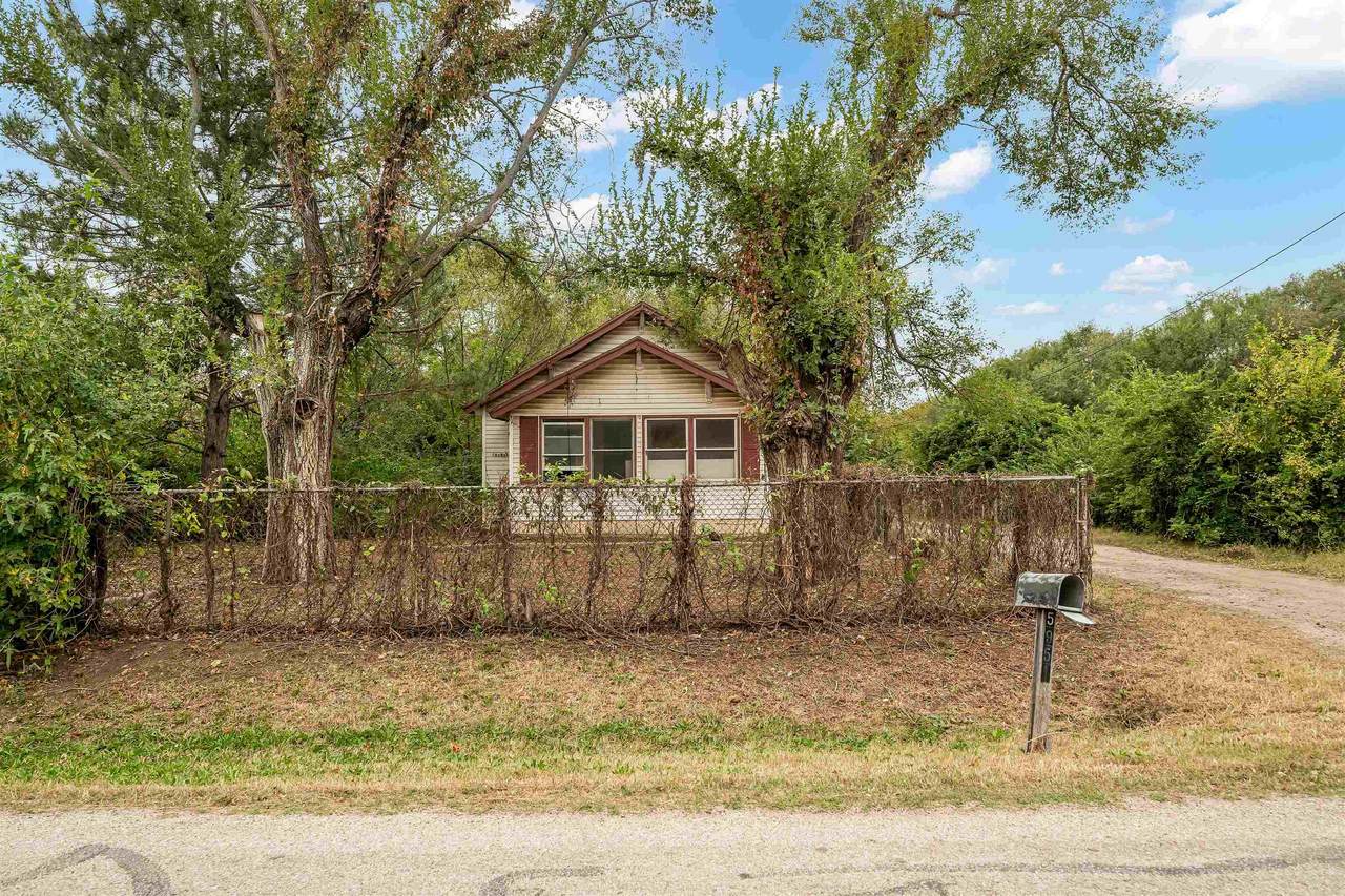 5951 Seneca St - Photo 1