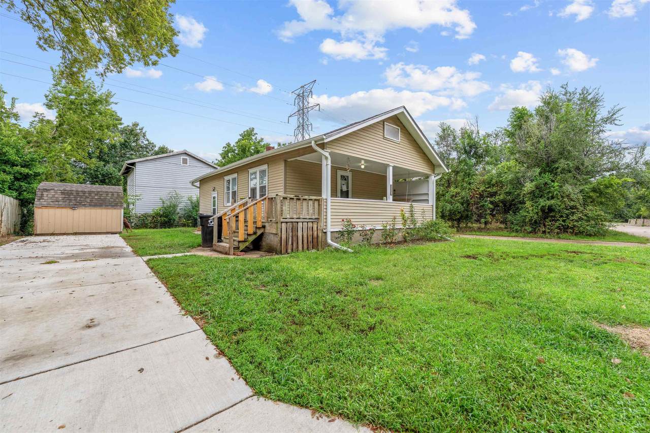 914 Riverside Blvd - Photo 1