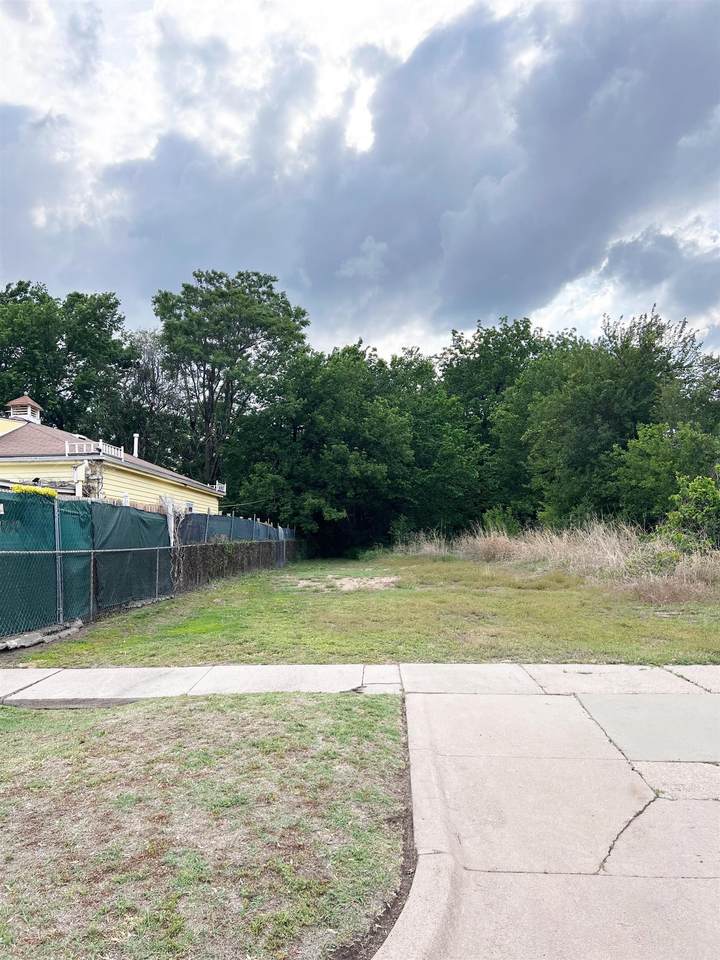 1610 Grove - Photo 1