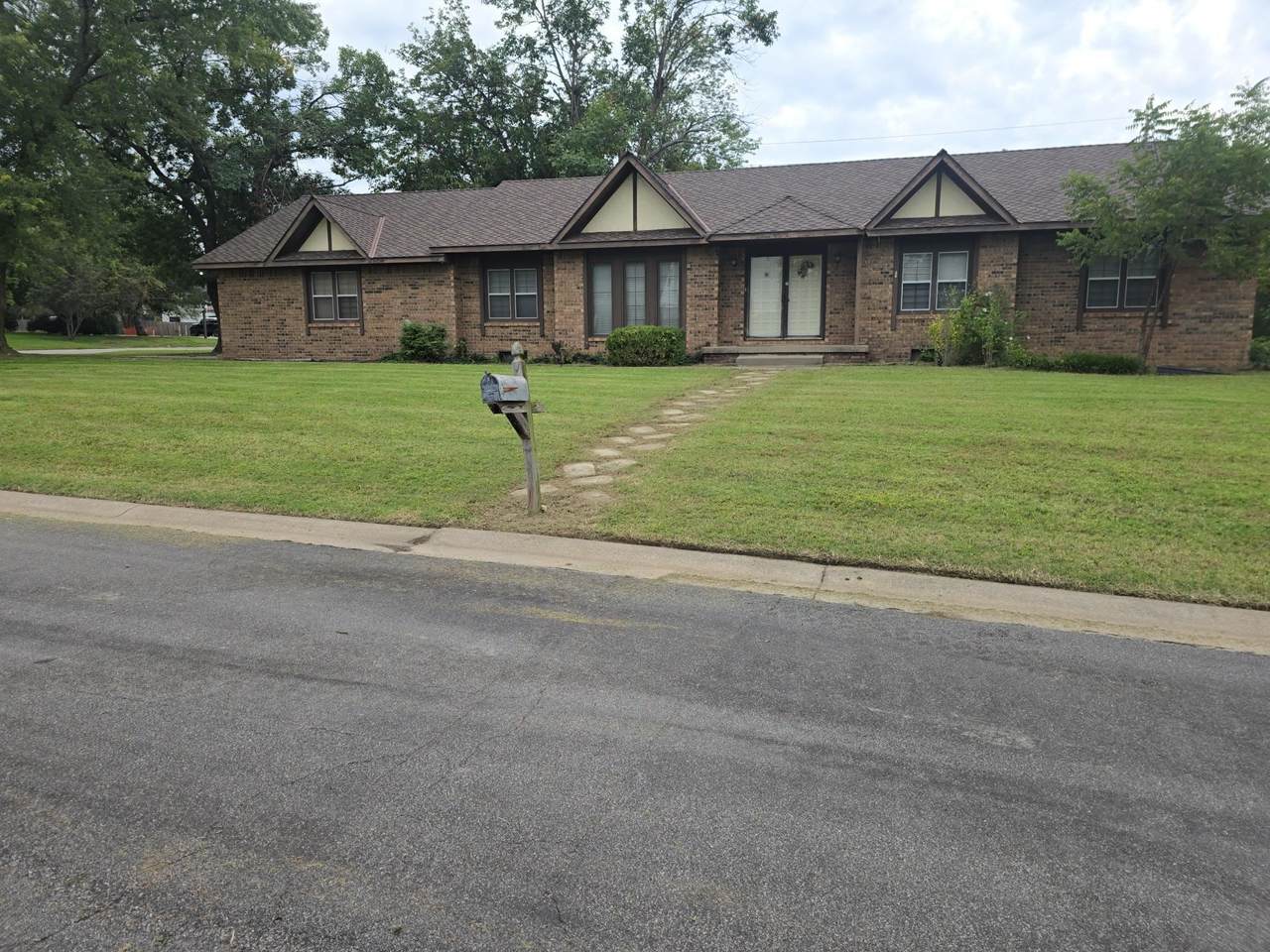 1411 Hickory Stick Cir - Photo 1