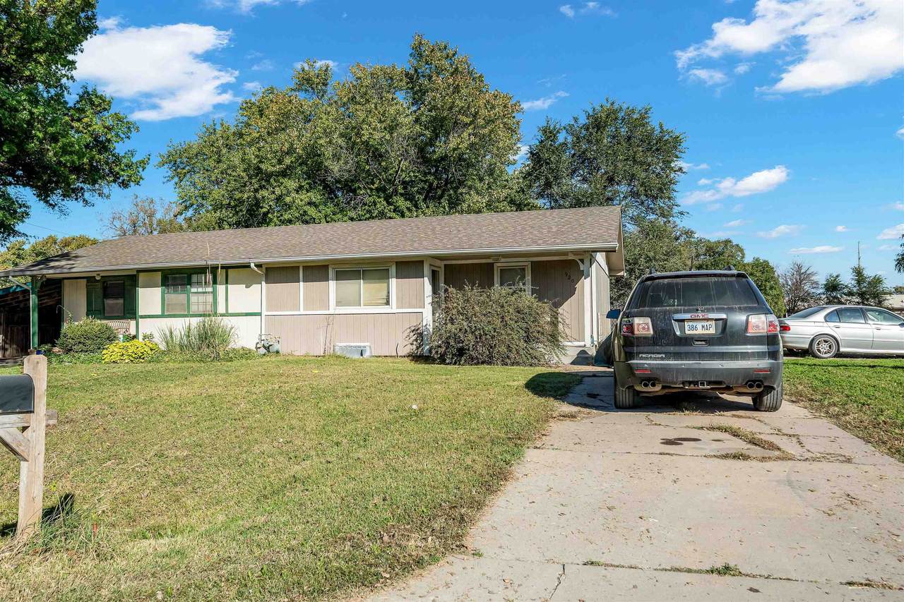 920 Clyde St - Photo 1