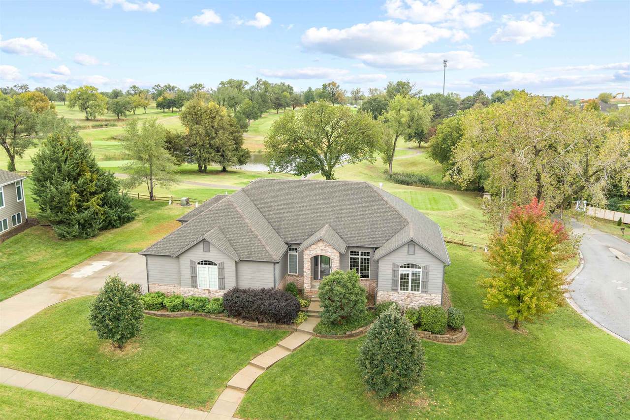 2110 Edgewood Dr - Photo 1