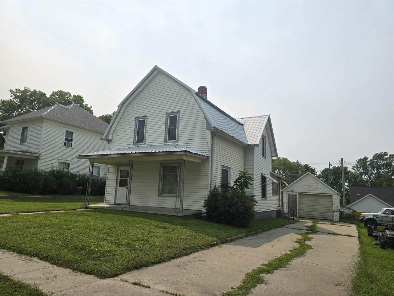 202 Parallel St - Photo 1