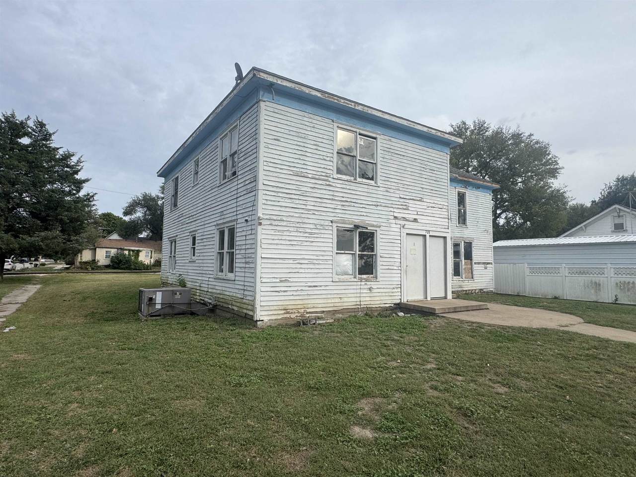 708 Bliss St - Photo 1