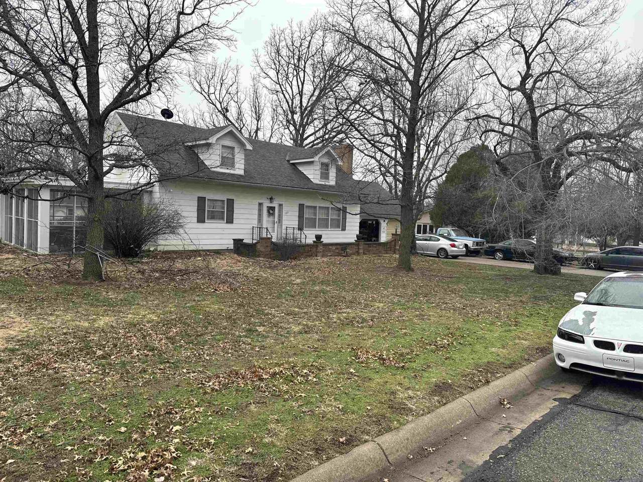 727 Harvard Ave - Photo 1