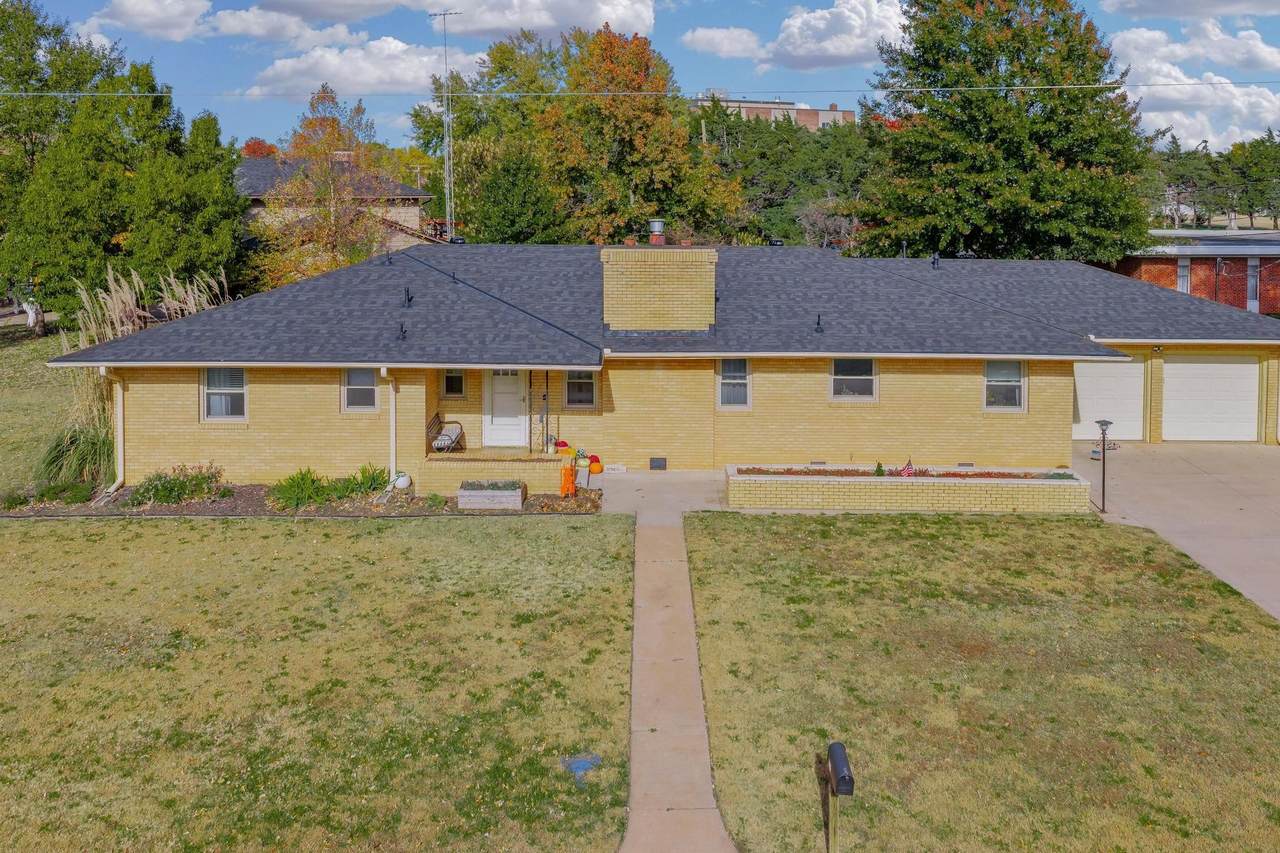 405 Circle Dr - Photo 1