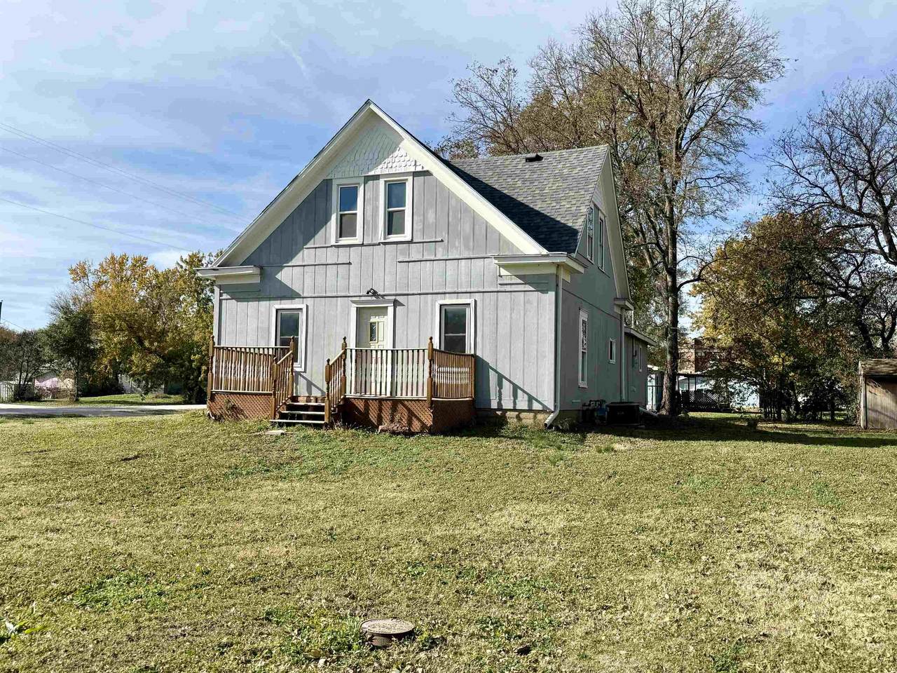 520 Adams St - Photo 1