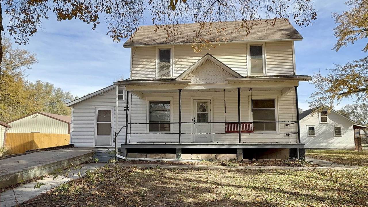 615 Hawkes St - Photo 1