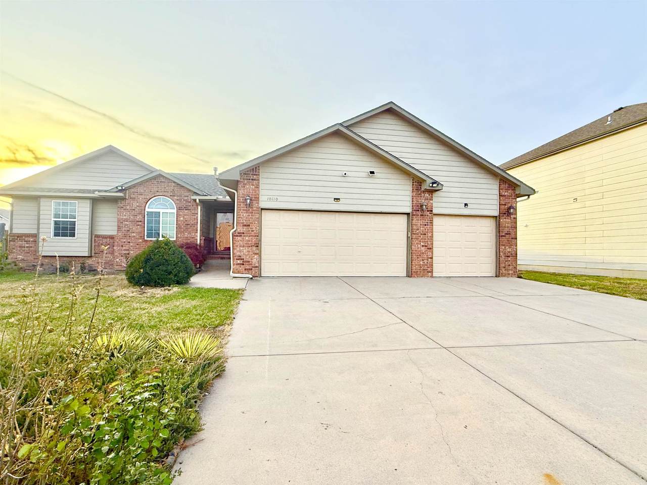 10110 Stafford St - Photo 1