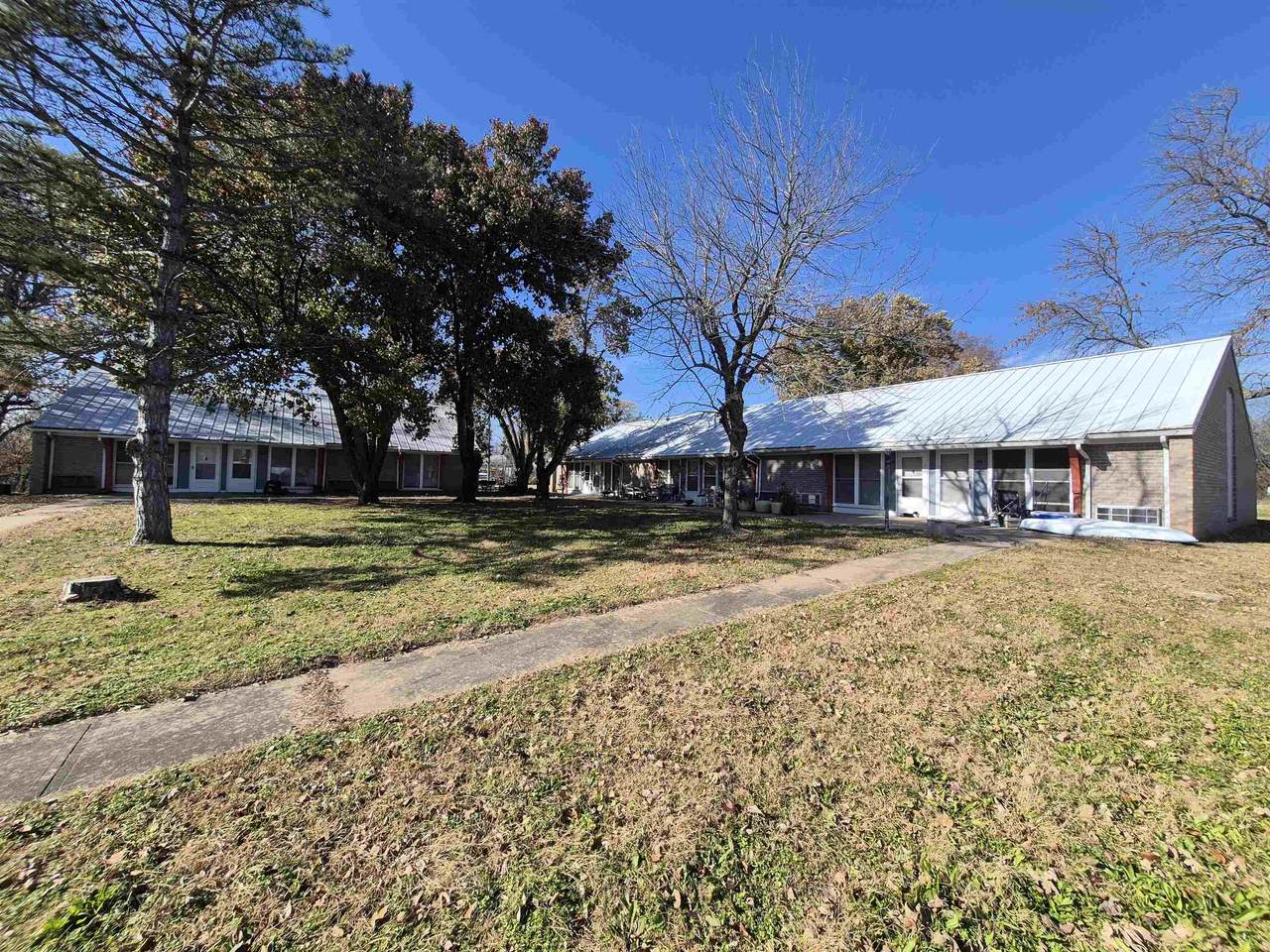 407 Main St - Photo 1