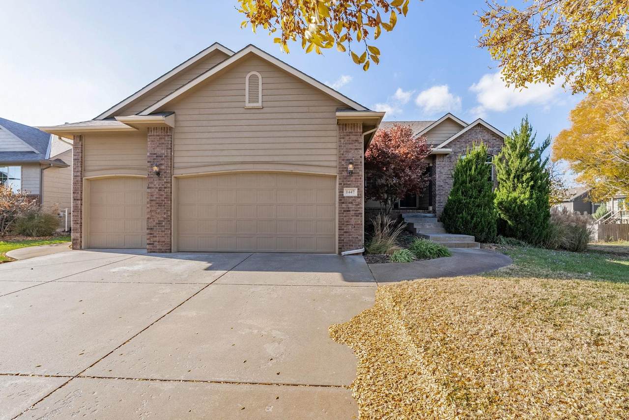 1447 Lakeside Dr - Photo 1