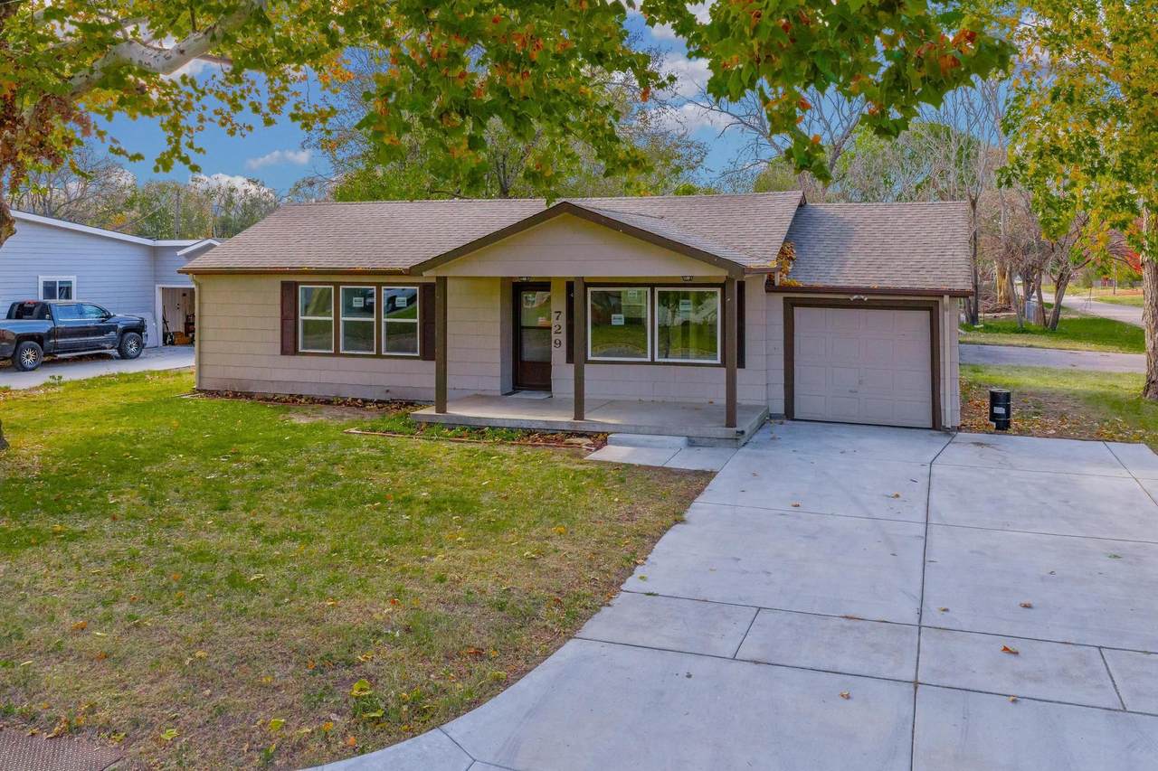 729 Bebe St - Photo 1