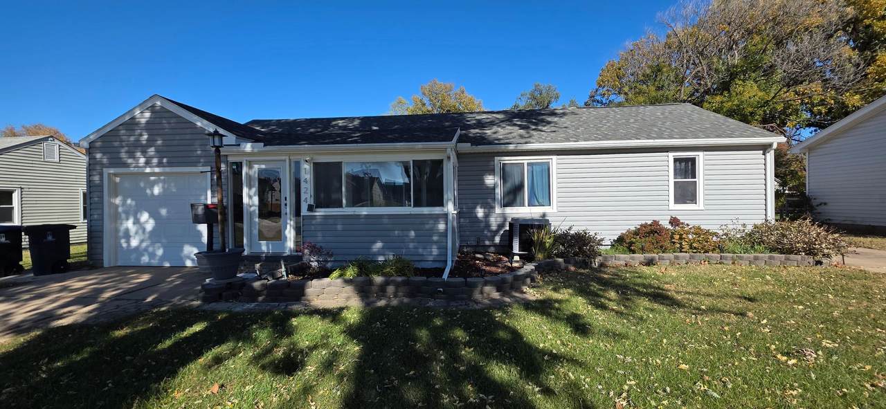 1424 Norwood Ave - Photo 1