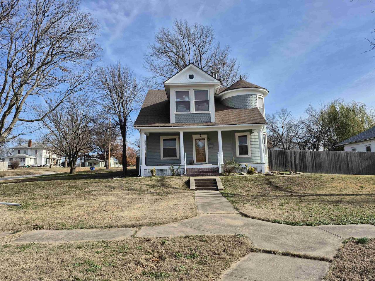 320 School St - Photo 1