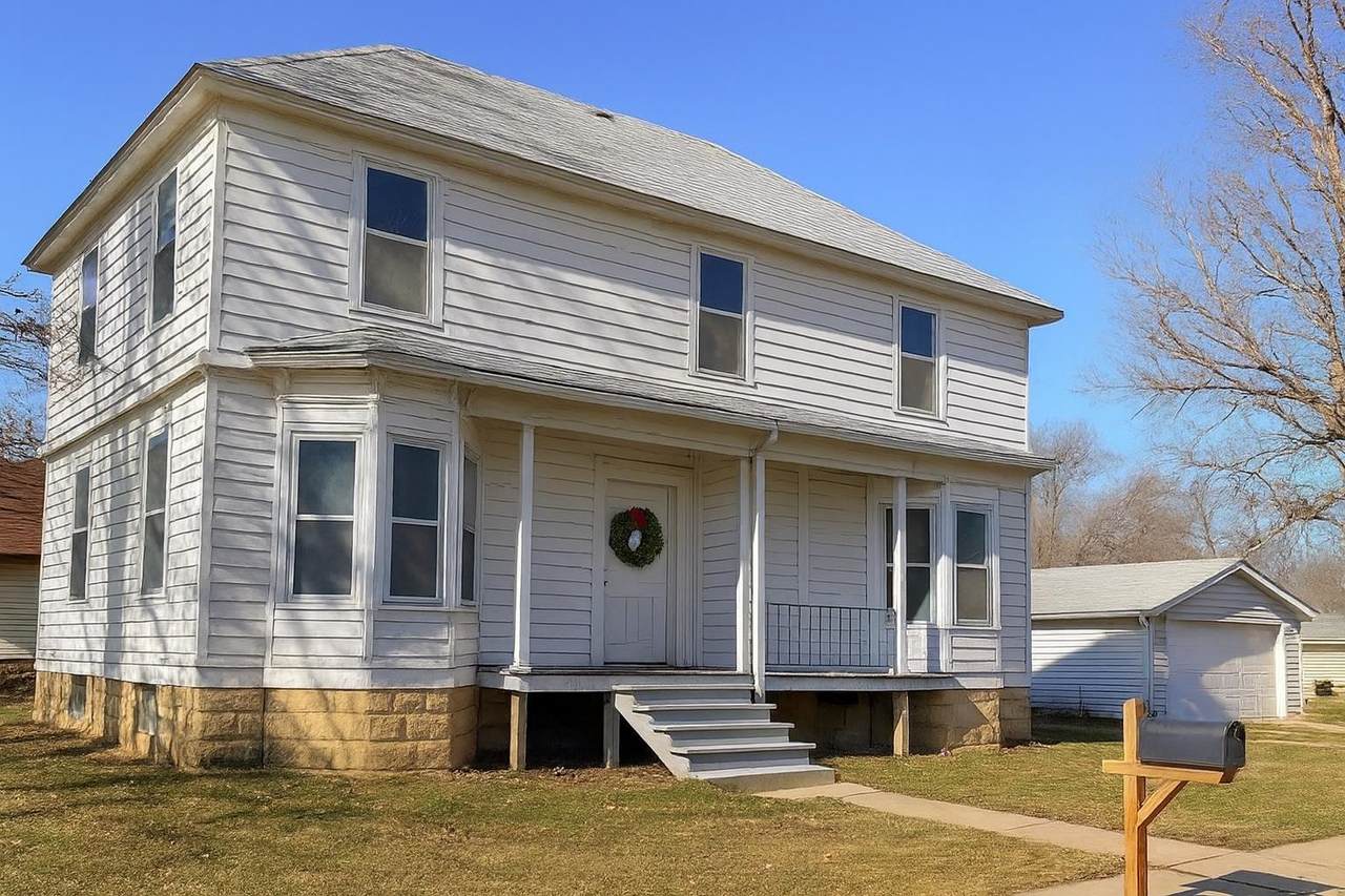 203 2nd St - Photo 1