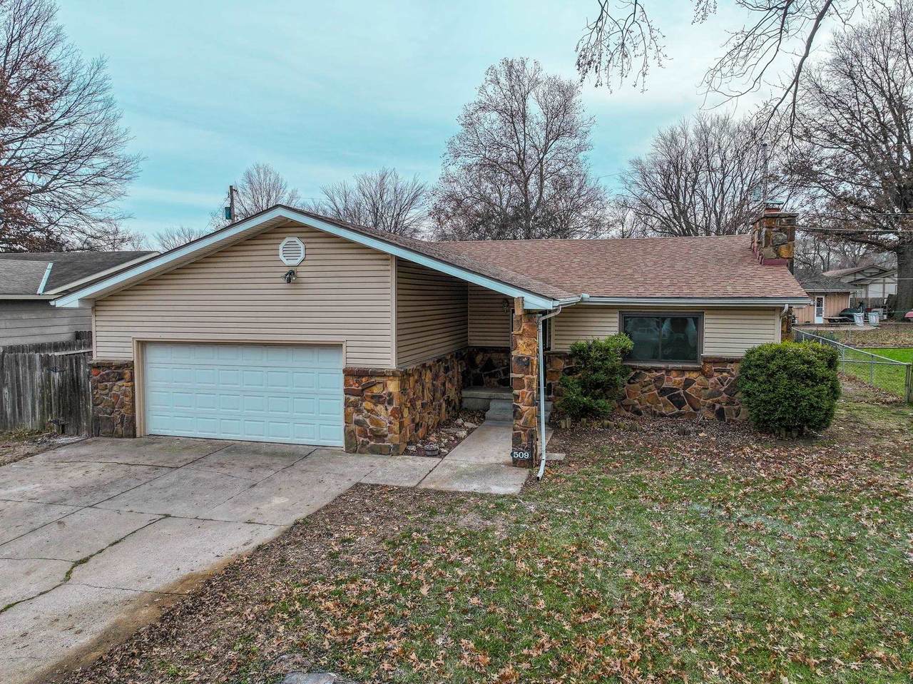 509 13th Ave - Photo 1