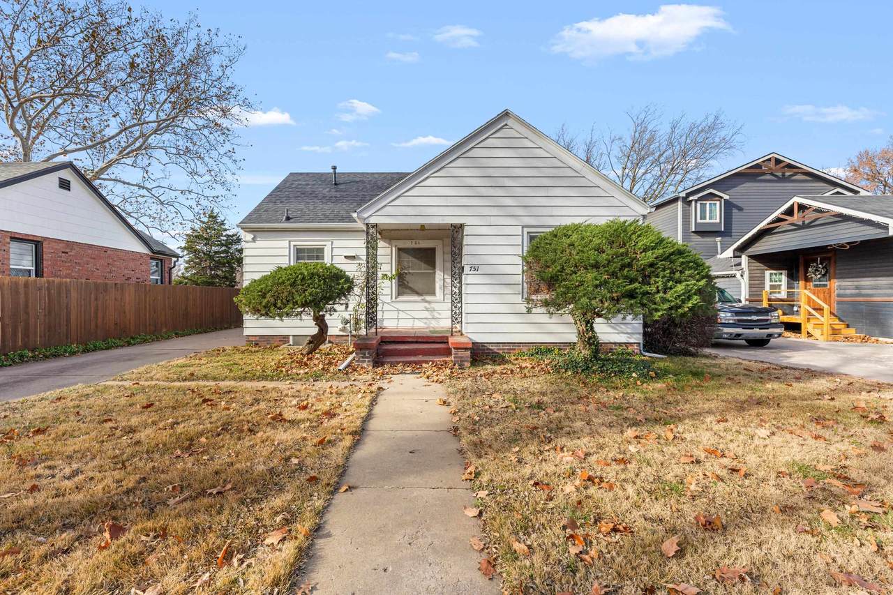 751 Lorraine Ave - Photo 1