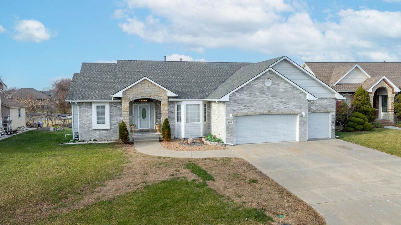 12218 Andrea St - Photo 1