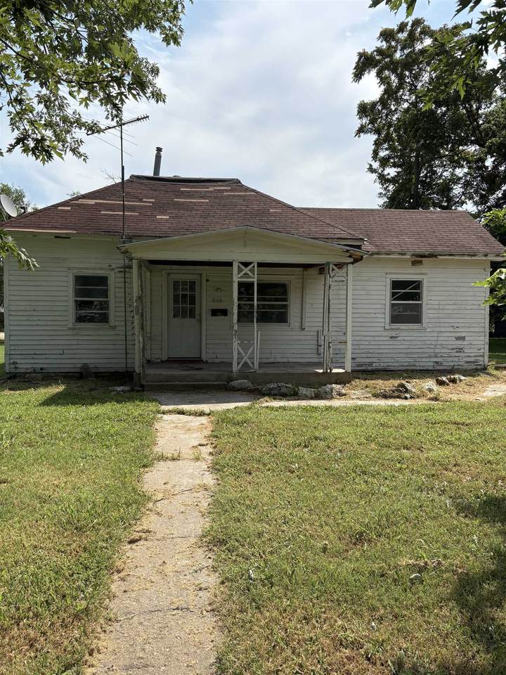 210 Roosevelt - Photo 1