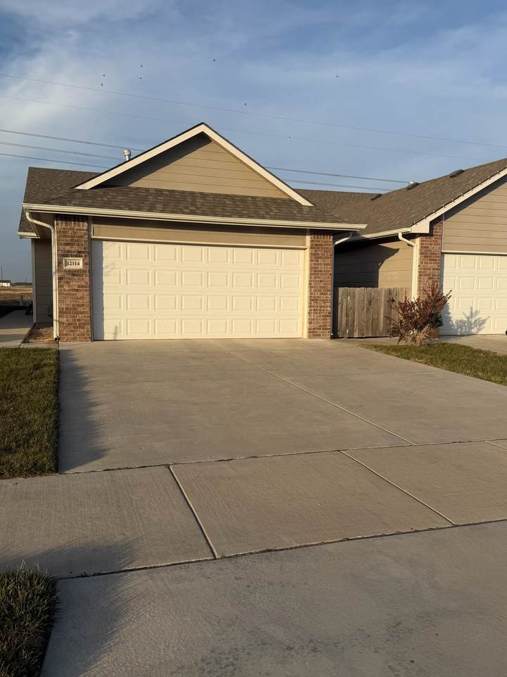 12112-12114 33rd St N - Photo 1