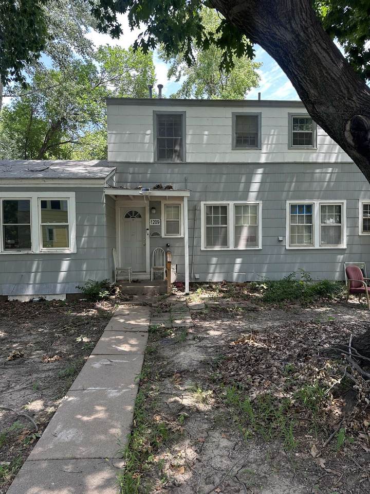 1209 Pershing - Photo 1