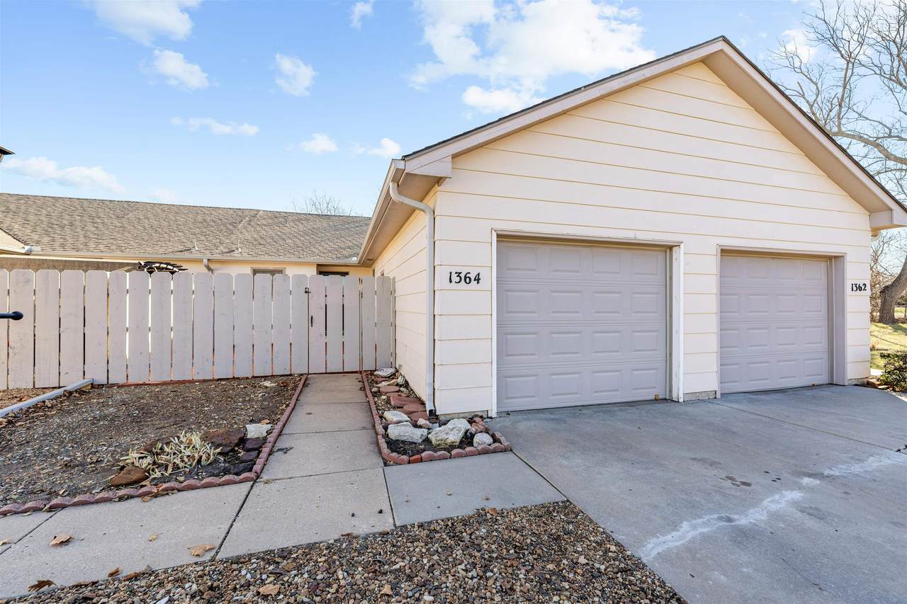 1364 Parkwood Dr - Photo 1