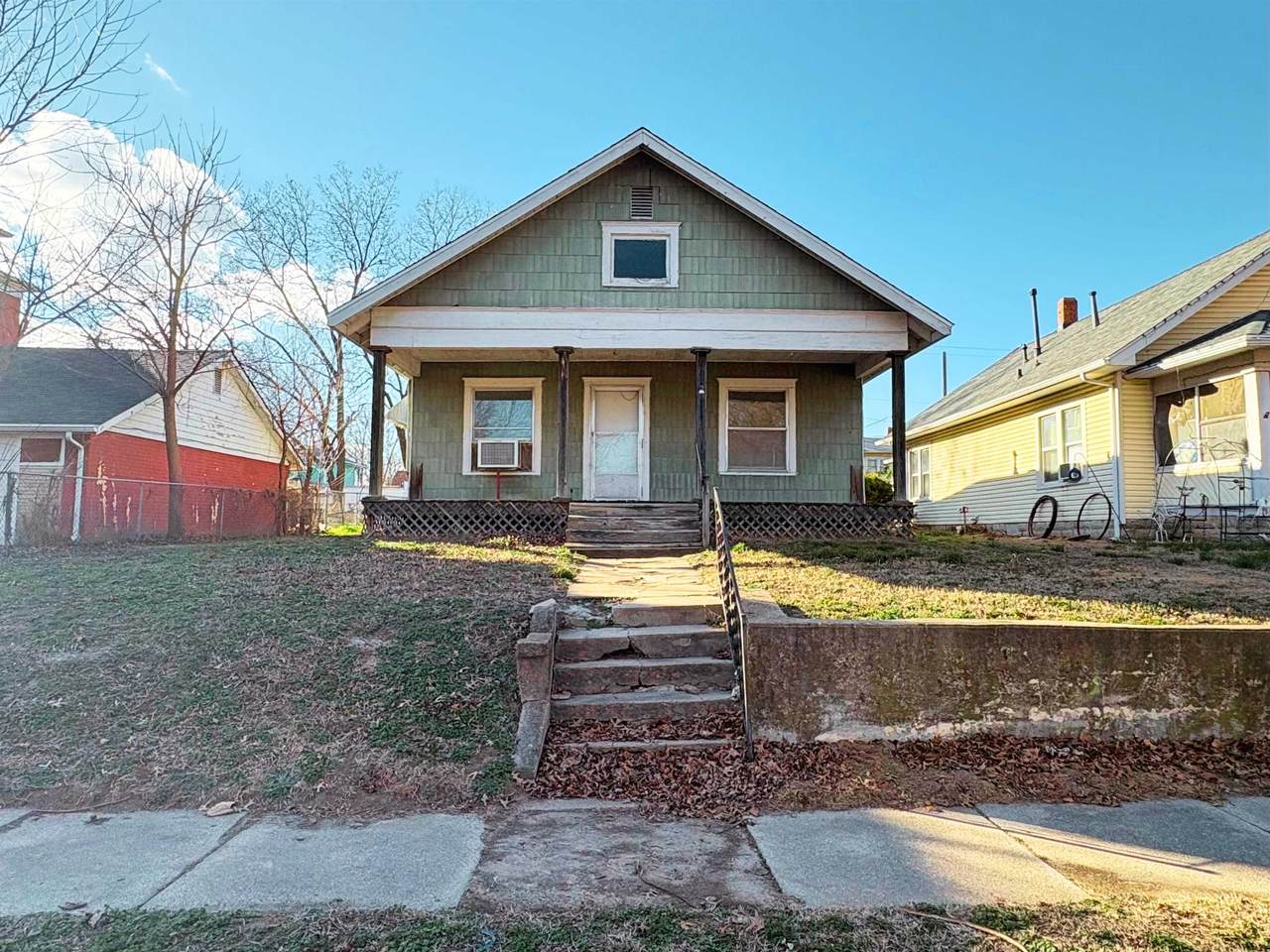 811 D St - Photo 1